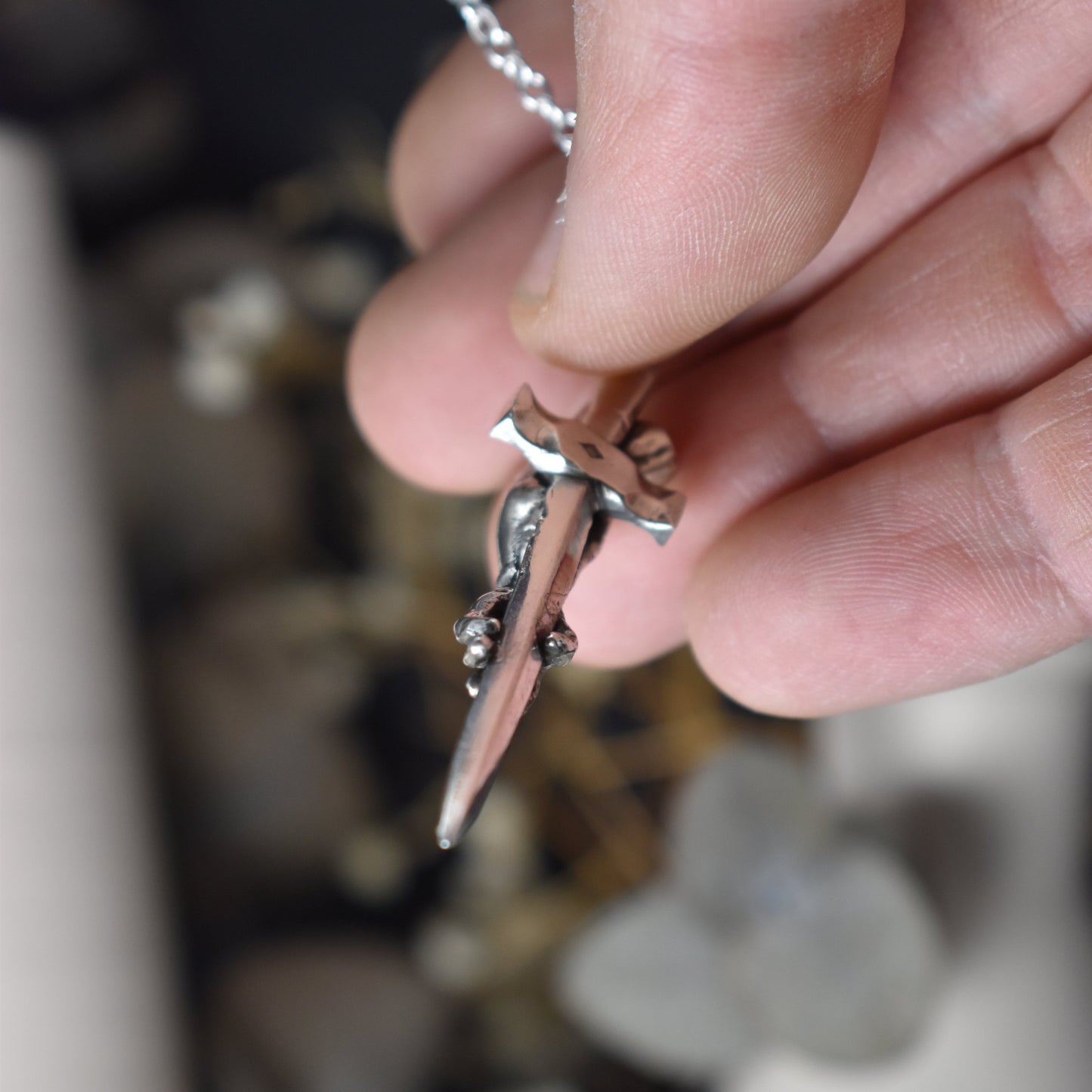 Pendentif main épée argent artisanal france philoculus