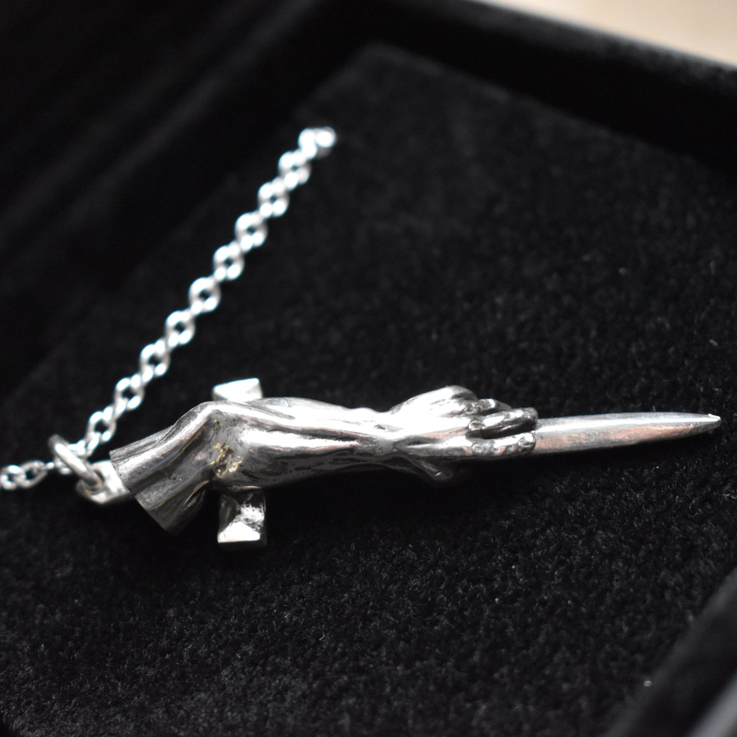 Pendentif main épée argent artisanal france philoculus