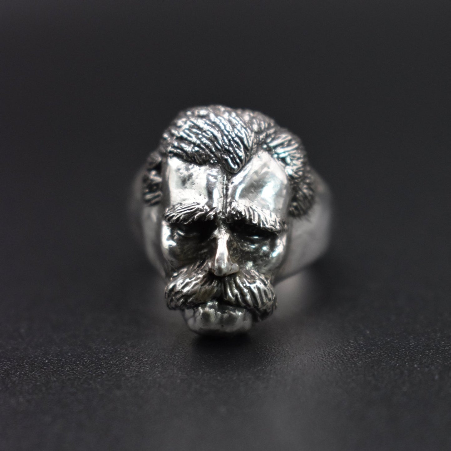 Bague en argent visage philosophe nietsche artisanale philoculus