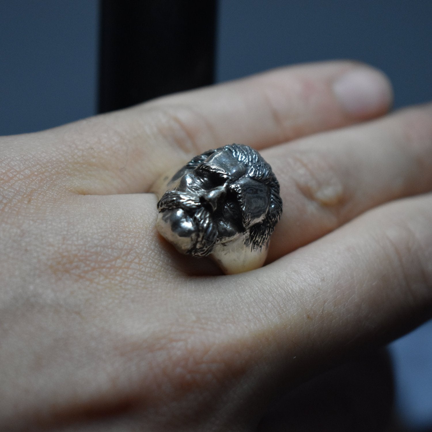 Bague en argent visage philosophe nietsche artisanale philoculus